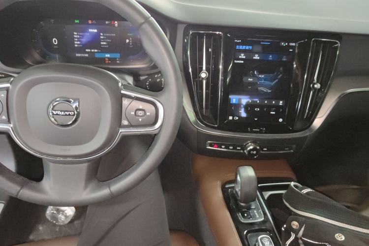 Used Volvo S60 New Energy 2023 T8 All-Wheel Drive Long-Range Zhiyi Luxury Edition Center Console