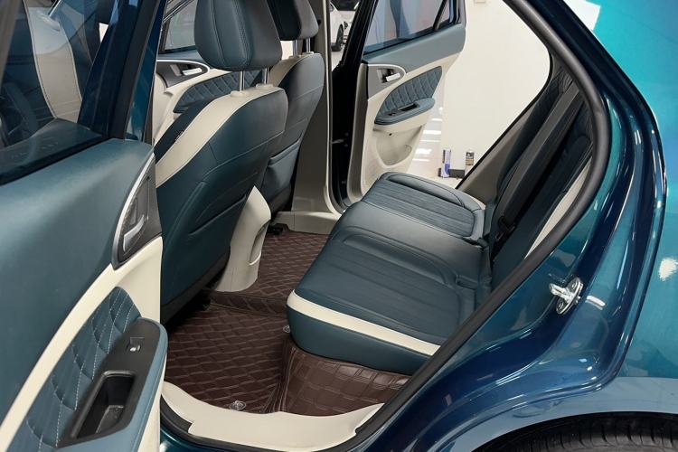 Used ORA Good Cat 2023 401 km Standard Range Luxury Version Lithium Iron Phosphate
