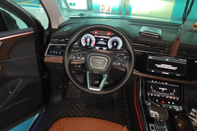 Used Audi Q7 2022 55 TFSI quattro S line Sport model
