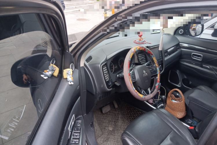 Used Mitsubishi Outlander 2018 2.0L Two-Wheel Drive Glory Edition 5 Seats Driver Seat