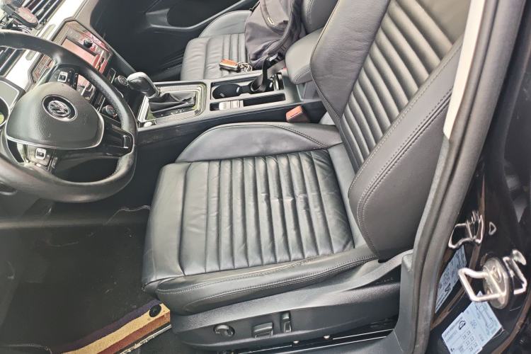 Used Volkswagen Magotan 2019 330TSI DSG Leading Edition China V Standard Left Front Seat