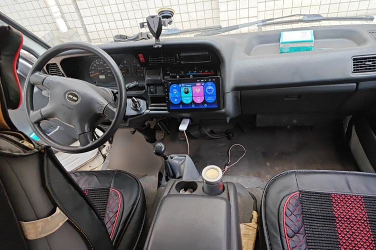 Used Jinbei Hiace 2014 2.0L Fifth-Generation Xiangyun Comfort Type 1 4G20C Center Console