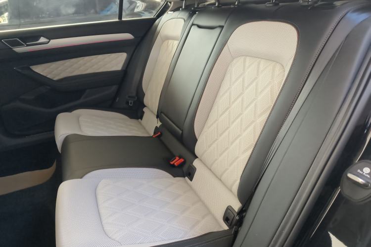 Used Volkswagen Magotan 2025 Revised Version Zhongxiang Edition 330TSI DSG Luxury Trim