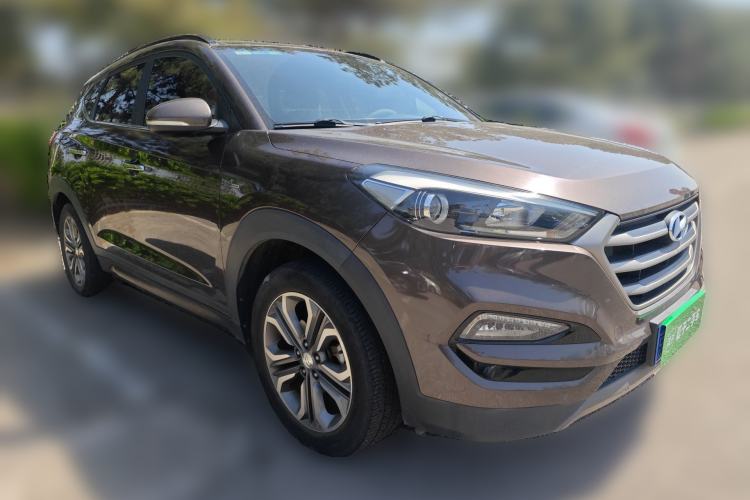 Used Hyundai Tucson 2015 1.6T Dual-Clutch Two-Wheel-Drive Leading Model Front Right 45 Deg