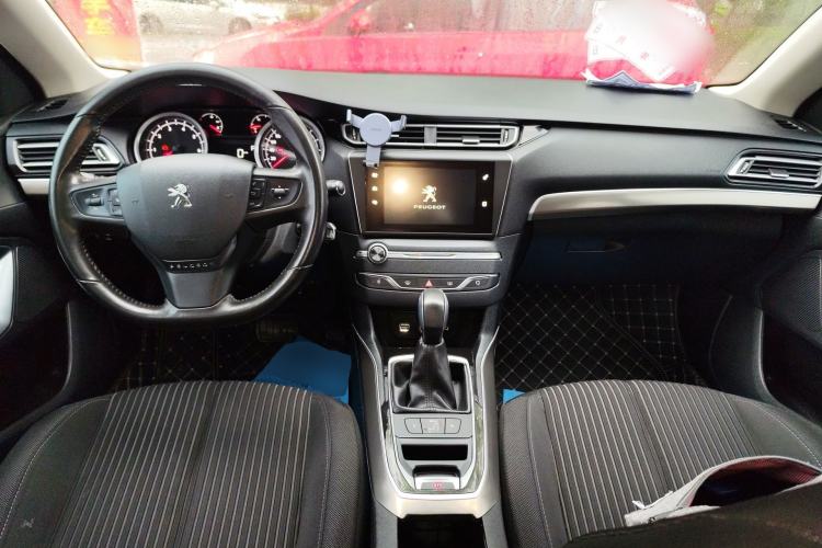 Used Peugeot 408 2014 1.8L Automatic Luxury Edition Center Console