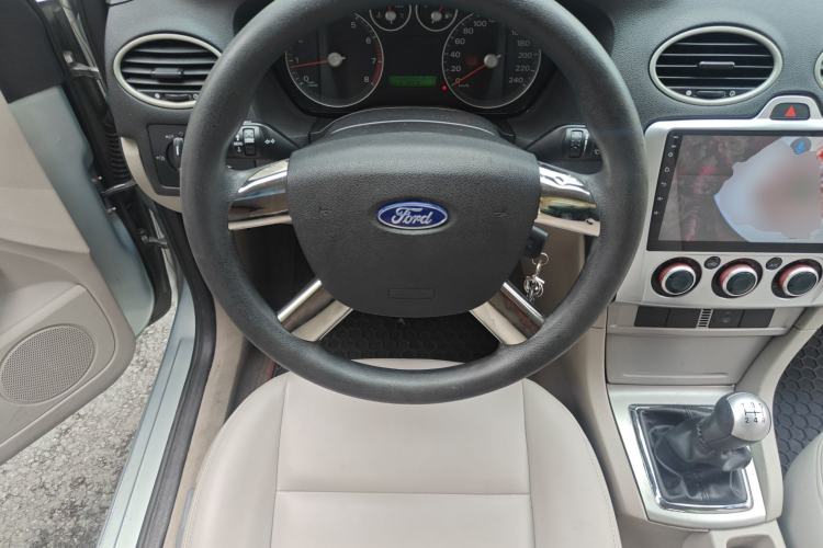 Used Ford Focus 2005 Sedan 1.8L Manual Classic Model
