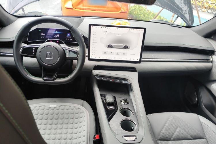 Used Zeekr 001 2023 WE Edition 100 kWh Center Console