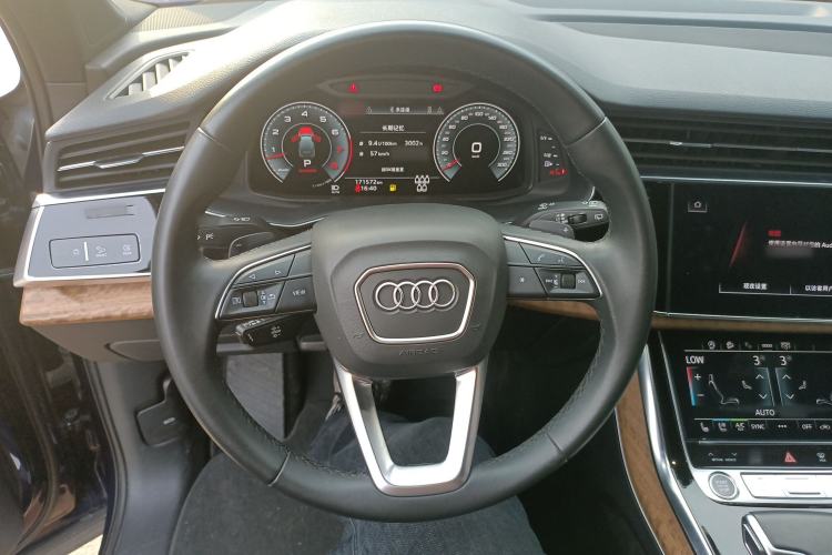 Used Audi Q7 2022 55 TFSI quattro S line Ice and Snow Sports Edition Steering Wheel