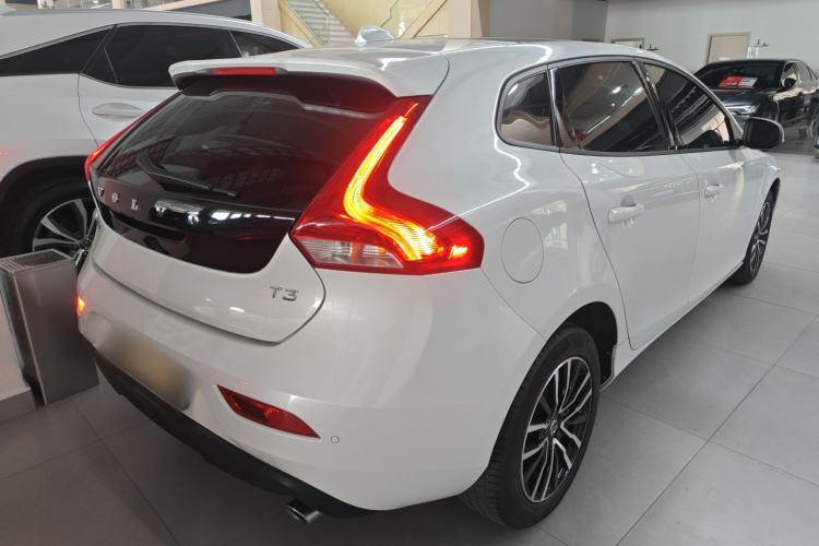 Used Volvo V40 2017 T3 Zhiyi Edition
