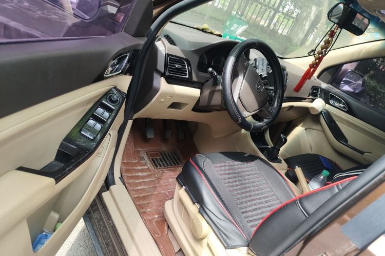 Used Baojun 730 2014 1.5L manual luxury trim 7 seats Driver Seat