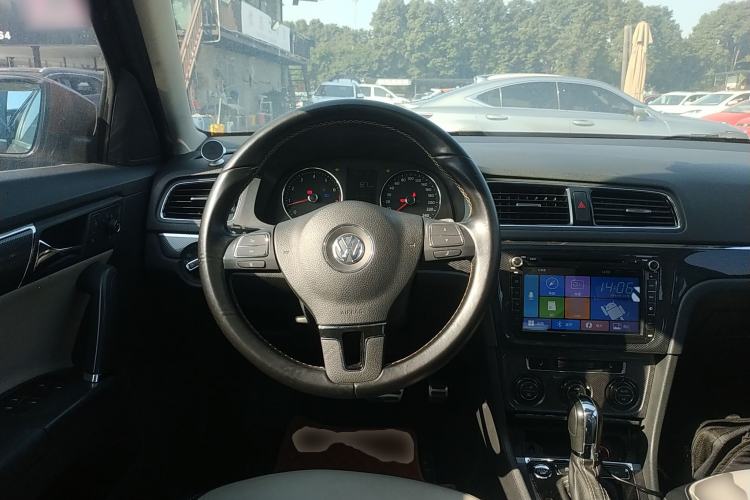 Used Volkswagen Cross Lavida 2014 1.4TSI DSG
