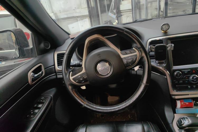 Used Jeep Grand Cherokee 2014 3.0TD Diesel Comfort Navigation Version Steering Wheel