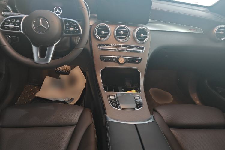 Used Mercedes-Benz GLC 2022 Second Facelift GLC 260 L 4MATIC Luxury Edition Center Console
