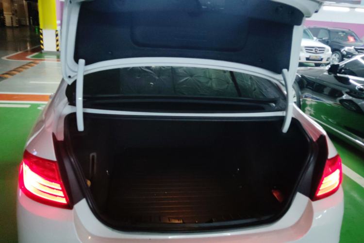 Used BMW 5 Series 2014 520Li Elegant Model
