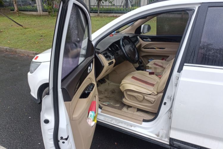 Used Baojun 730 2016 1.5L Manual Comfort Version 7 Seats China V Emission Standard Driver Seat