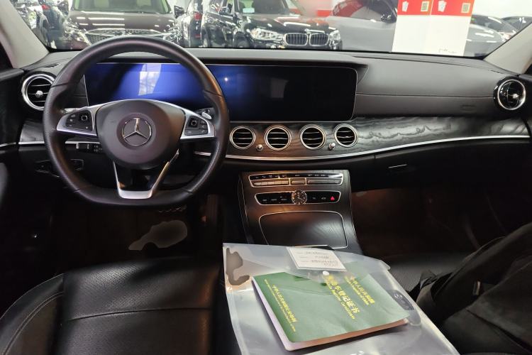 Used Mercedes-Benz E-Class 2018 E 300 L Sport Luxury Edition Center Console