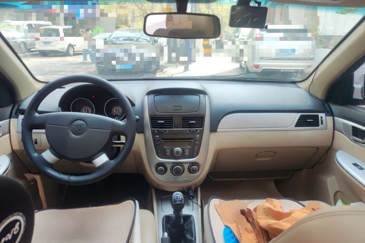 Used Buick Excelle 2011 1.6 LX-MT Center Console