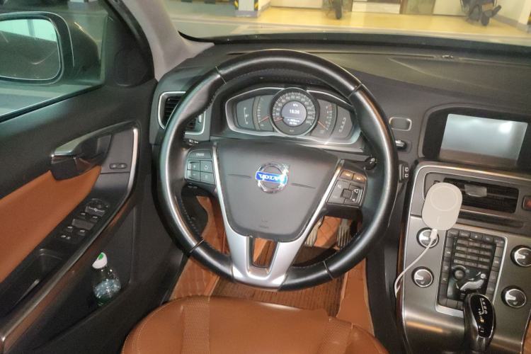 Used Volvo V60 2014 T5 Zhiyi Edition