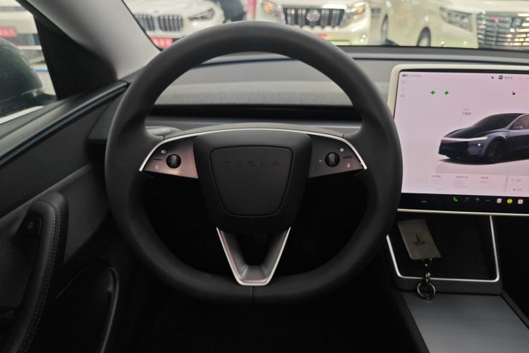 Used Tesla Model Y 2025 Rear-Wheel-Drive Version Steering Wheel