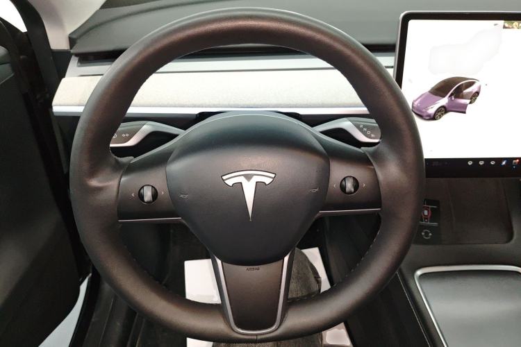 Used Tesla Model Y 2023 Long-Range All-Wheel-Drive Version
