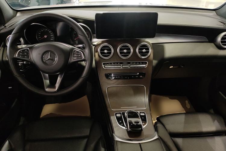 Used Mercedes-Benz GLC 2016 GLC 300 4MATIC Dynamic Model Center Console