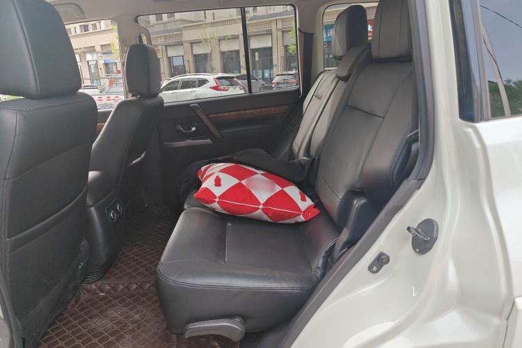 Used Mitsubishi Pajero 2018 3.0L Automatic Prestige Edition Left Rear Seat