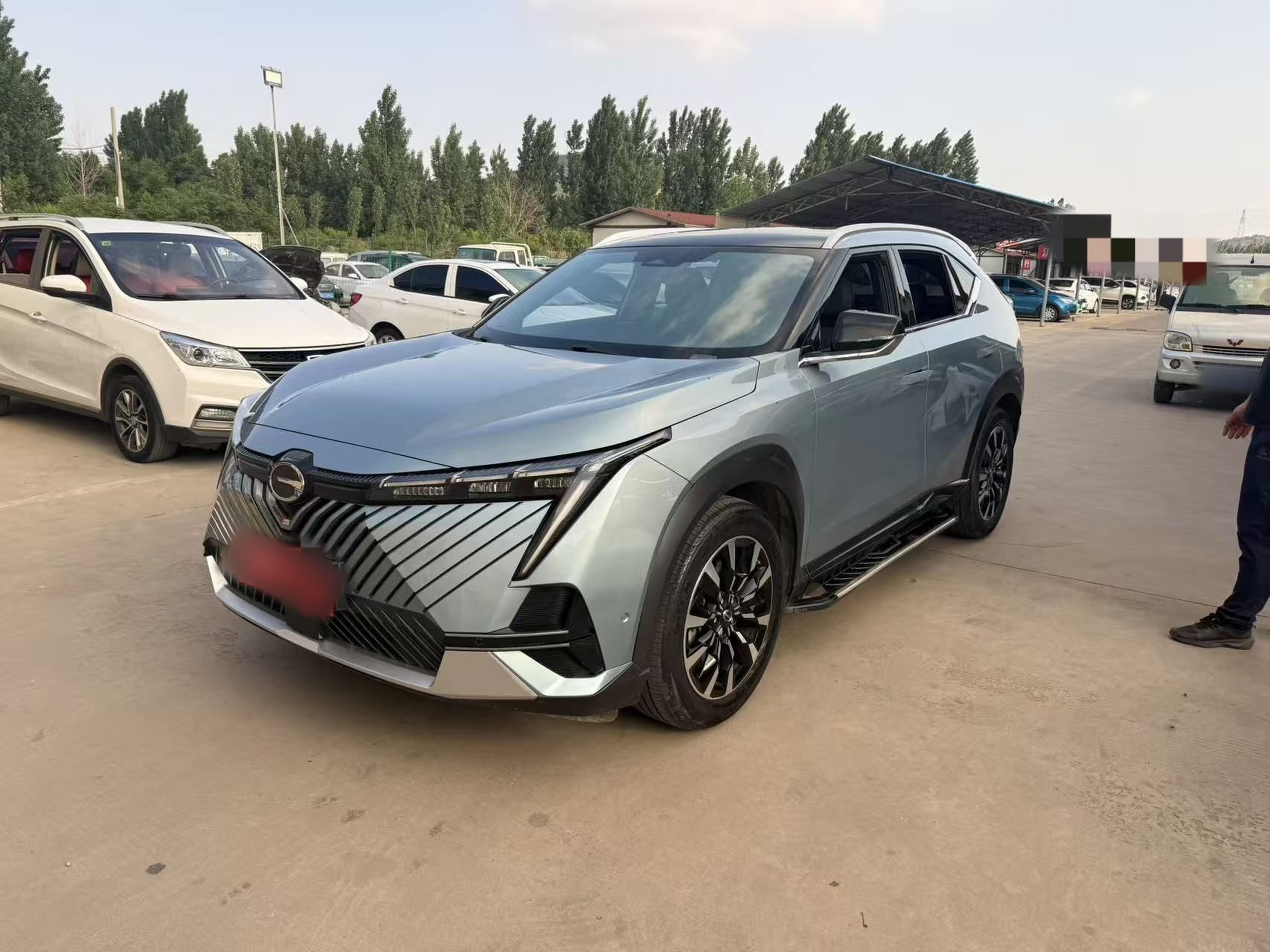 Под передней частью автомобиля