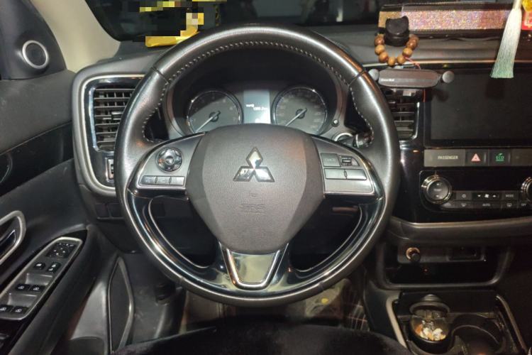 Used Mitsubishi Outlander 2019 2.0L Two-Wheel Drive Comfort Edition 7 Seats China V Emission Standard