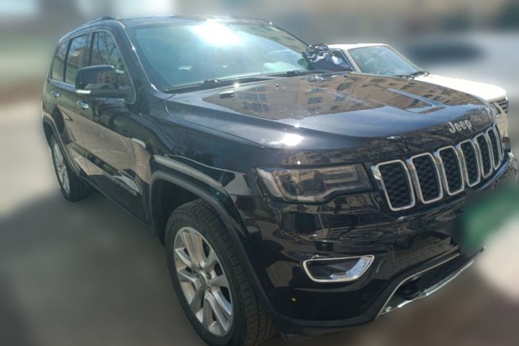 Used Jeep Grand Cherokee 2017 3.6L Elite Navigation Edition Front Right 45 Deg
