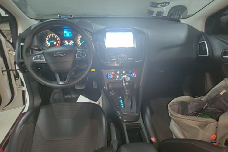 Ojetý Ford Focus 2017 Sedan 1.6L Automatic Fashion Edition Smart Drive Version