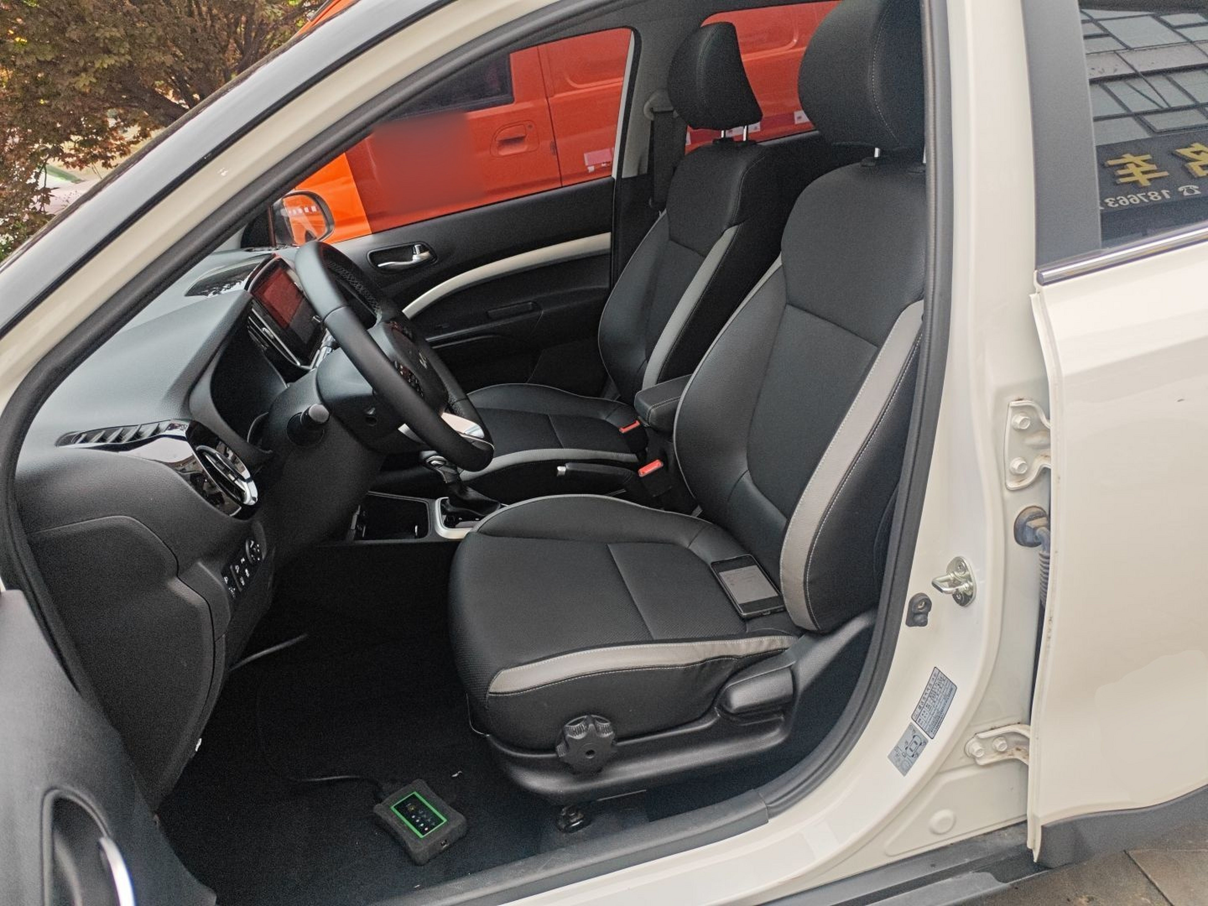 Переднее сиденье в автомобиле