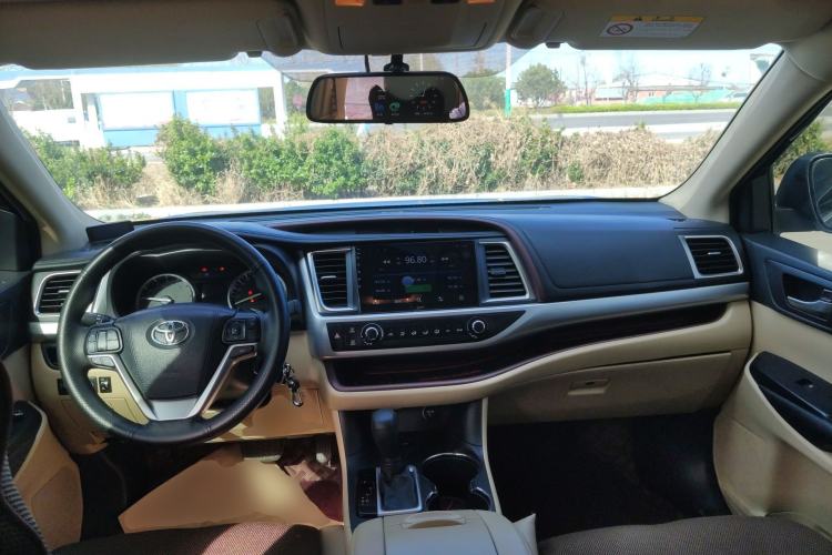 Used Toyota Highlander 2015 2.0T Two-Wheel Drive Elite Edition 5 Seats Center Console