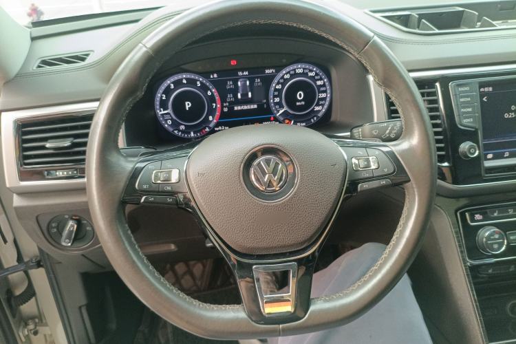 Used Volkswagen Teramont 2017 530 V6 Four-Wheel Drive Flagship Edition Steering Wheel