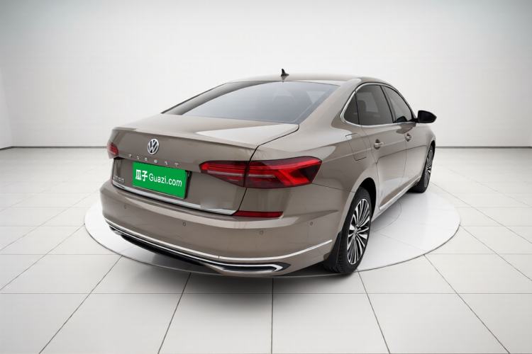 Used Volkswagen Passat 2019 330TSI Luxury Edition China VI Rear Right 45 Deg