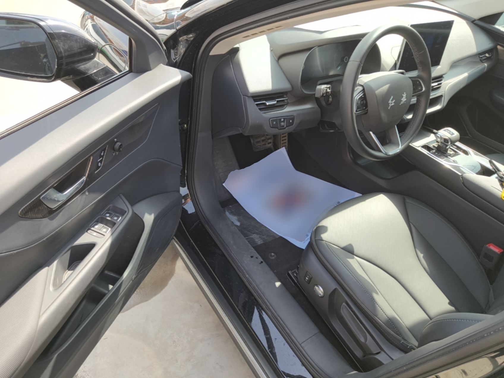Hongqi E-QM5 2023 Revised Version Basic Travel Edition — снимка 18