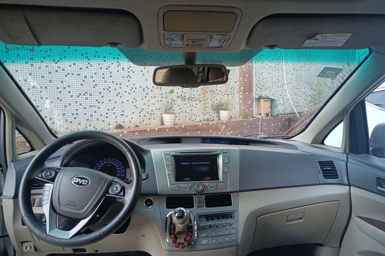 Used BYD M6 2013 2.4L Manual Luxury Model
