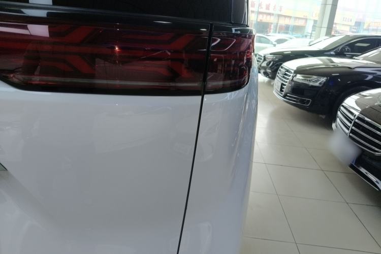 Used Denza D9 2022 DM-i 1040 Prestige Model