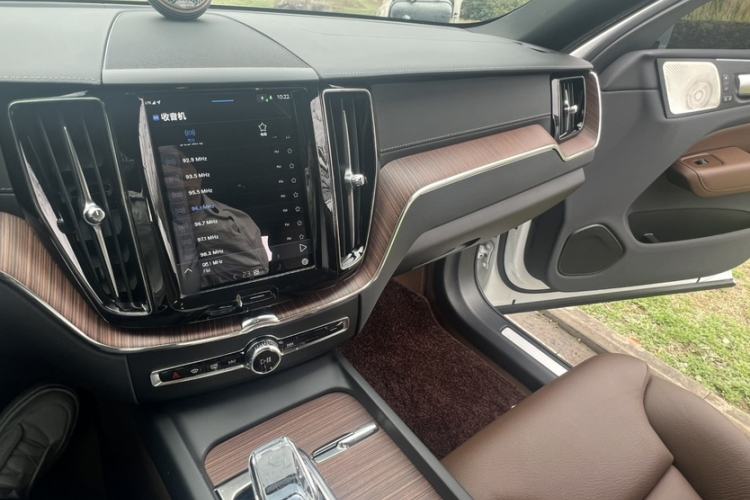 Used Volvo XC60 2024 B5 4x4 Smart Luxury Edition
