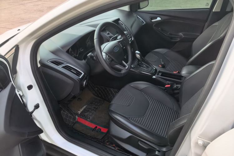 Used Ford Focus 2018 Hatchback Classic 1.6L Automatic Trendy SmartDrive Edition Interior 2