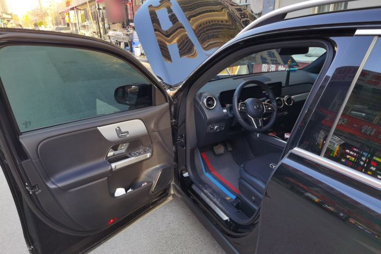 Used Mercedes-Benz GLB 2023 GLB 200 Dynamic Edition Driver Seat