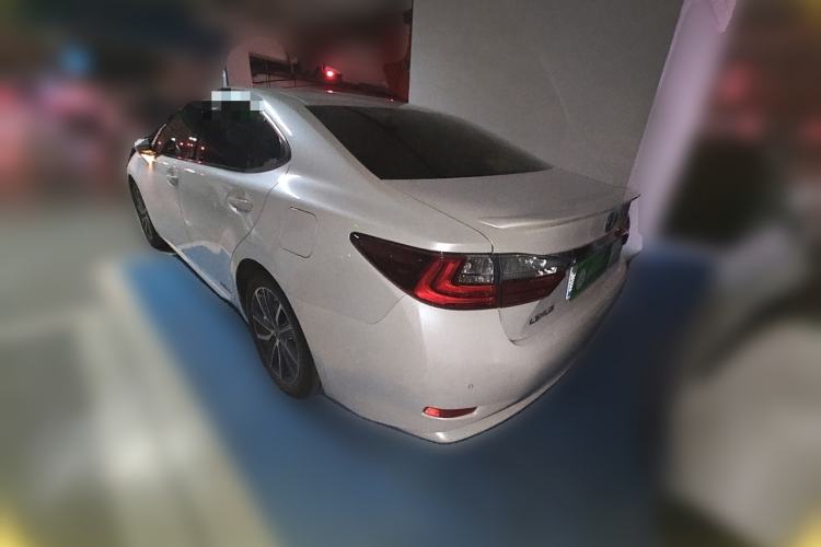 Used Lexus ES 2015 300h Comfort Edition
