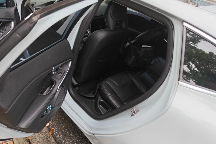 Used Volvo V40 2014 2.0T Zhiya Edition Left Rear Seat