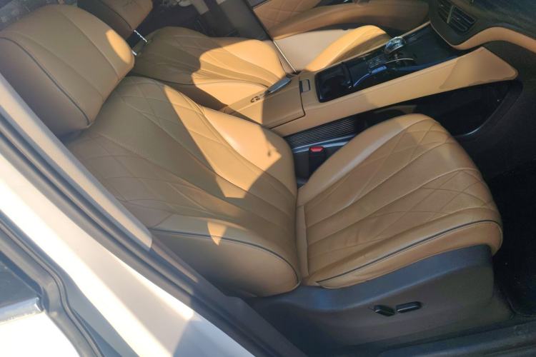 Used Denza D9 2022 DM-i 970 Four-Wheel Drive Prestige Model
