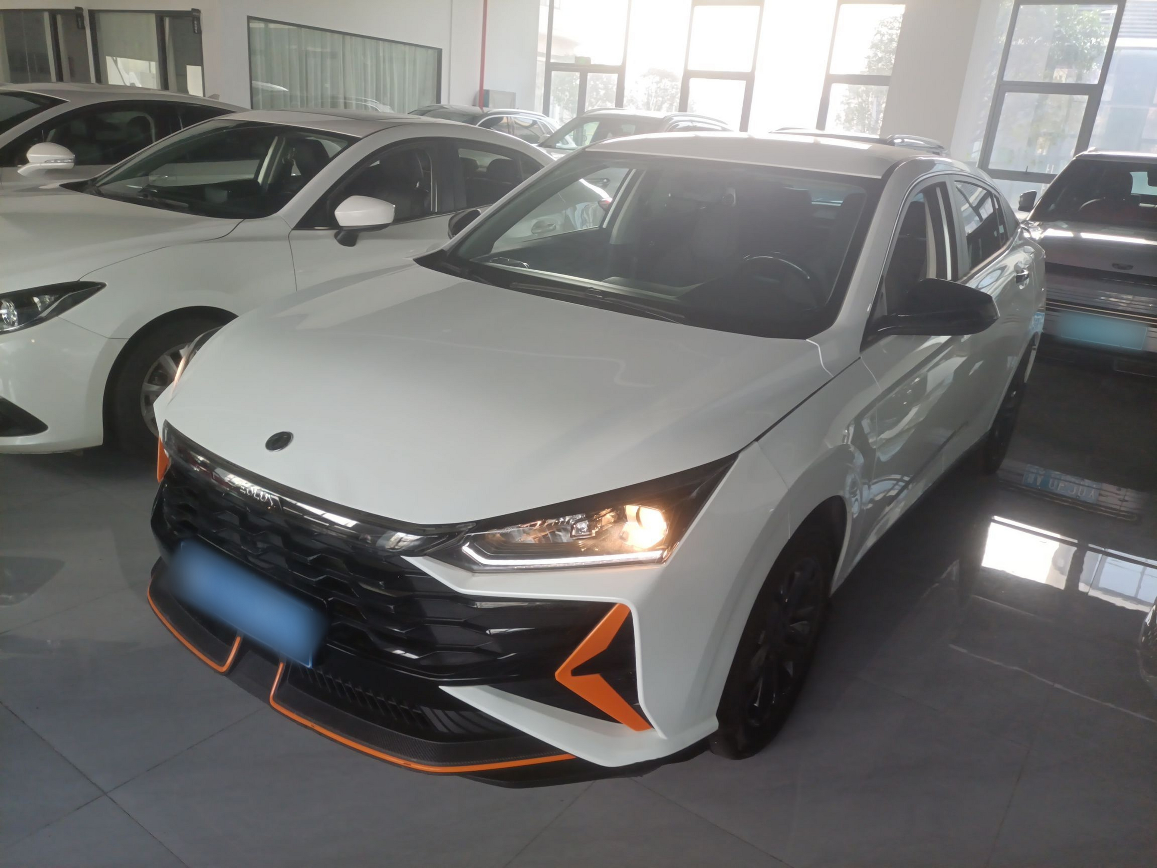 Под передней частью автомобиля