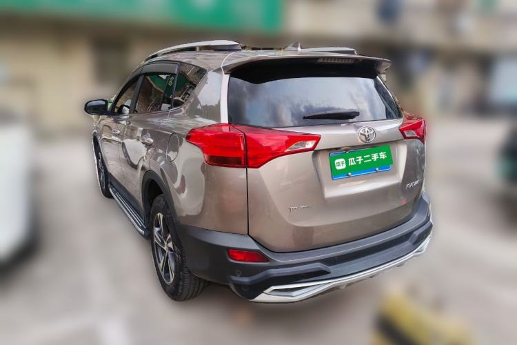 Used Toyota RAV4 2015 2.0L CVT Two-Wheel Drive Fashion Edition Rear Left 45 Deg