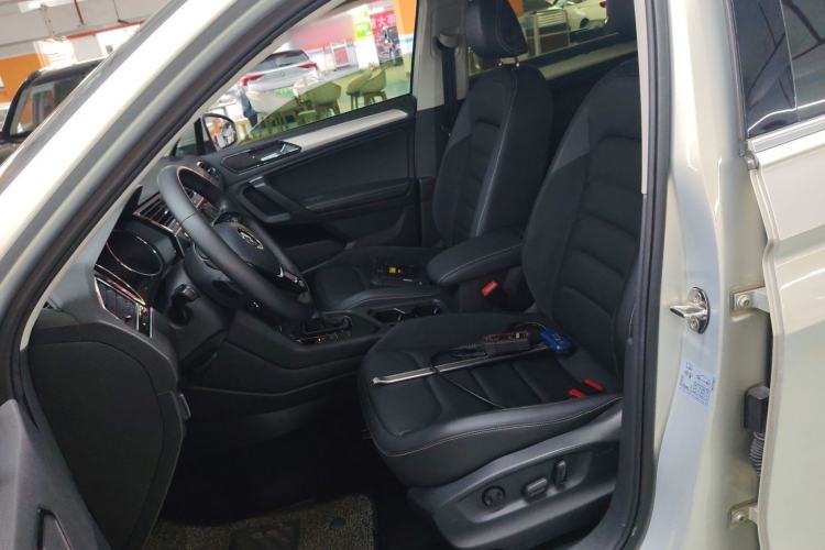 Used Volkswagen Tiguan L 2018 330TSI Automatic Two-Wheel Drive Luxury Edition Left Front Seat