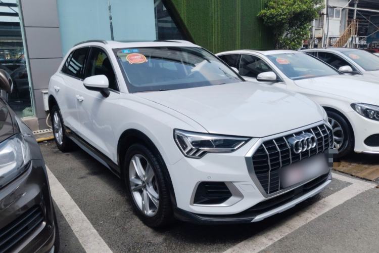 Used Audi Q3 2019 40 TFSI Fashionable and Elegant Model Front Right 45 Deg