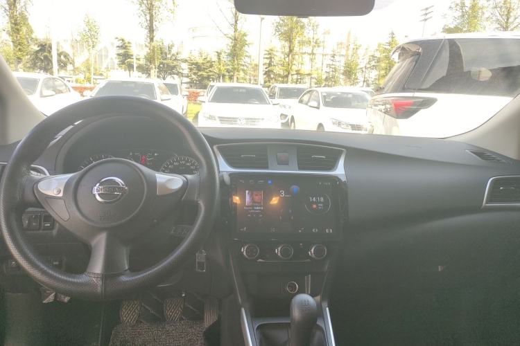 Used Nissan Sylphy 2019 Classic 1.6XE Manual Comfort Edition Center Console