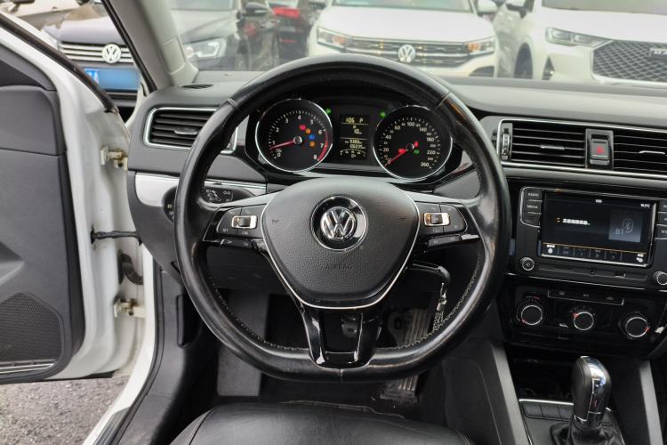 Used Volkswagen Sagitar 2015 1.6L Automatic Comfort Model Steering Wheel