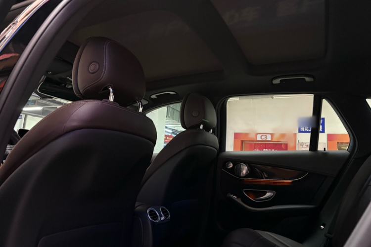 Used Mercedes-Benz GLC 2017 GLC 260 4MATIC Luxury Model Interior 1